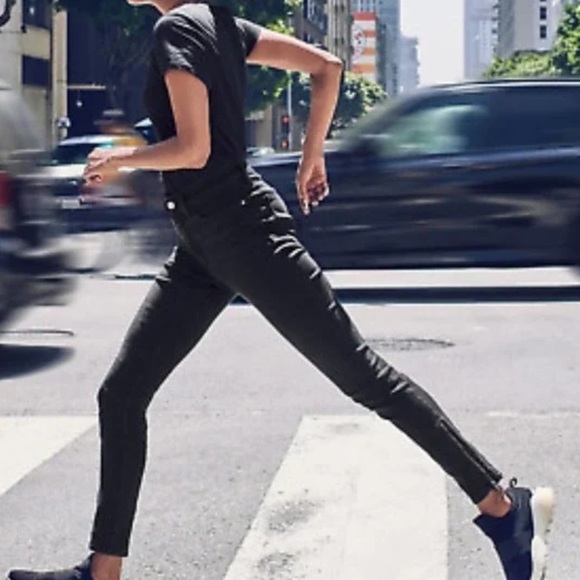 Athleta Denim - Athelta Sculptek Zip Ankle Stretch Skinny Jeans - Size 4 - carbon wash